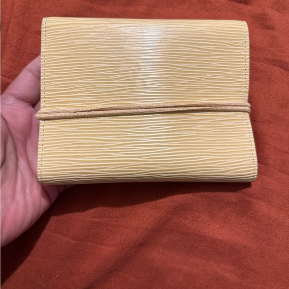 LV medium sized wallet epi yellow - Picture 2 of 8